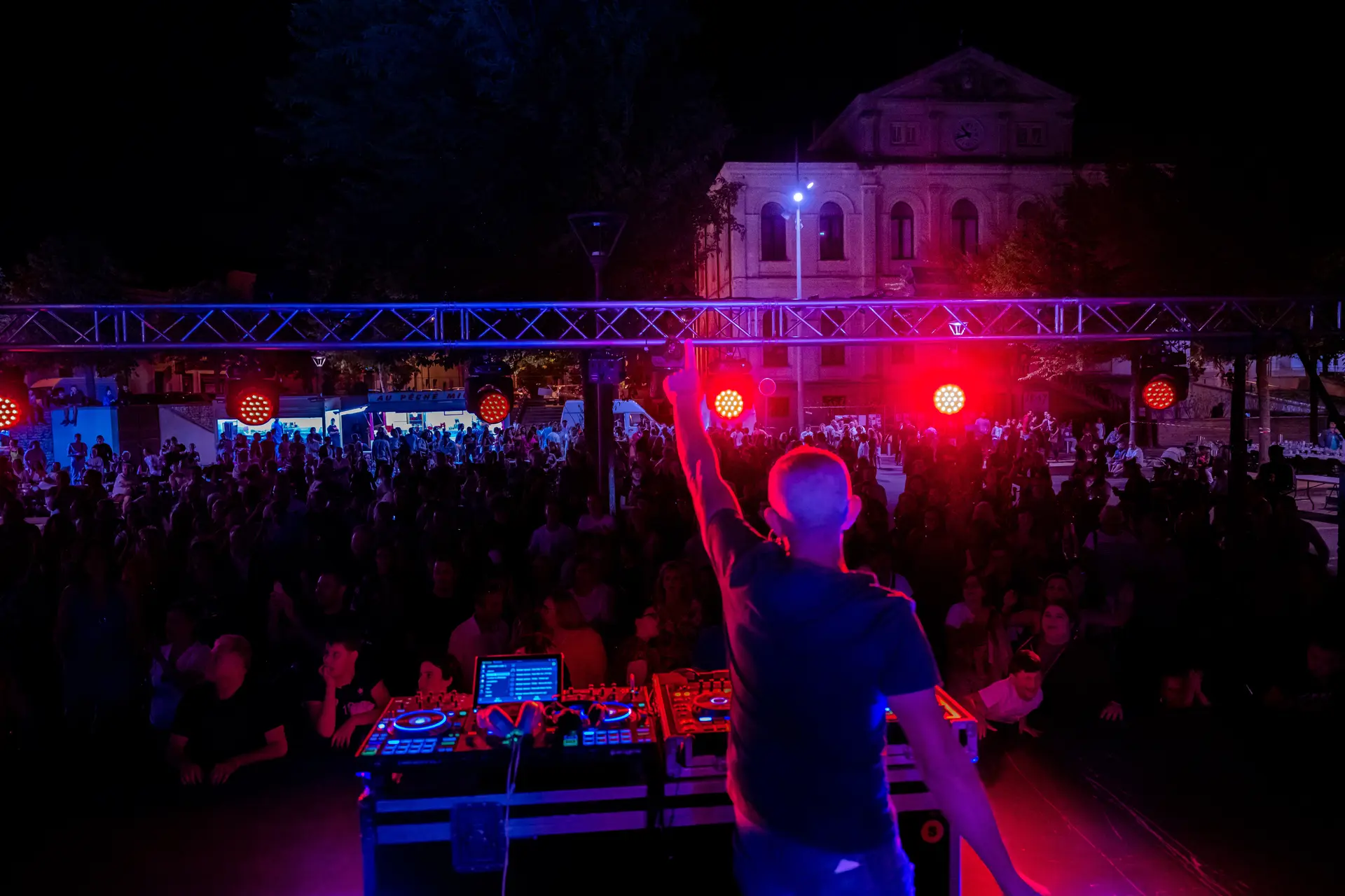 Pure Revival, le concept du collectif Jurassic DJ autour des hits des années 80, 90 et 2000